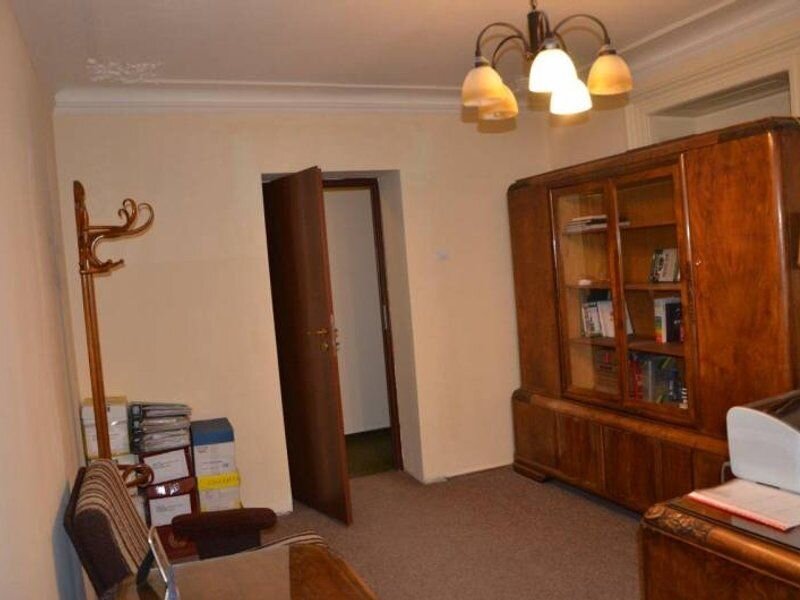 Armeneasca - Universitate  - 6 camere stradal, locatie deosebita